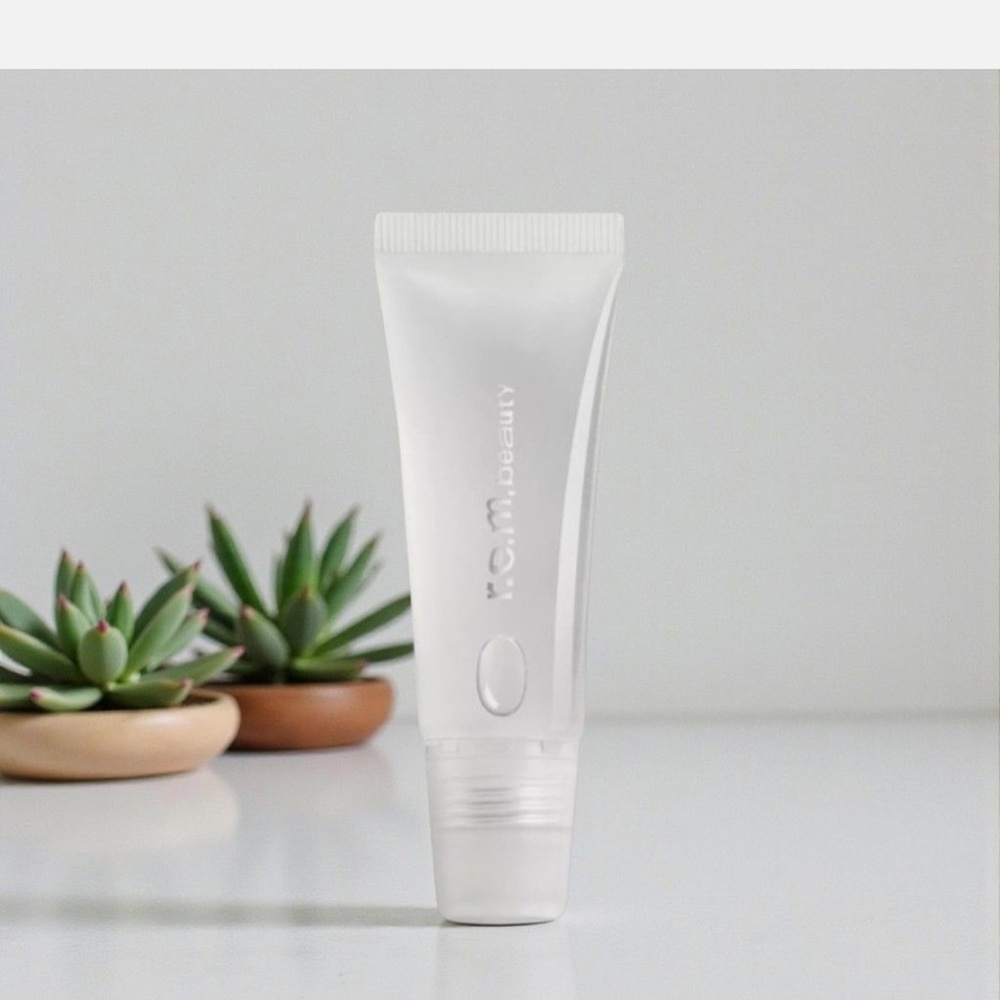 R.E.M beauty Plumping Lip Gloss - Utmost Importance 10ml